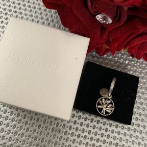 Pandora family tree charm